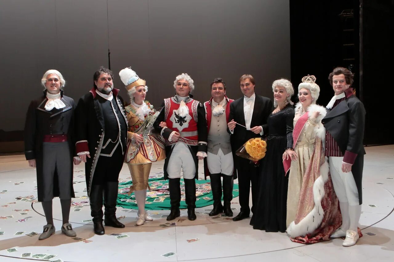 Солистка большого театра опера. Юсиф эйвазов опера. Труппа певцов. Труппа певцов. Артисты театра буфф.