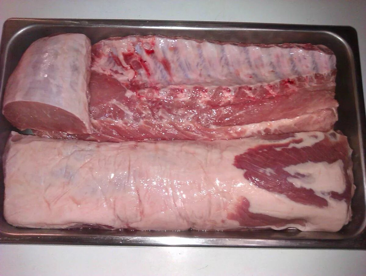 Вырезка фотографии. Что такое свиная корейка и карбонат. Карбонат мясо свинины. Свинина карбонат корейка. Свиная вырезка карбонад свиной.