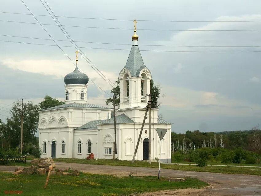 Бутырки задонский район. Храм Михаила Архангела Задонский район. Церковь Архангела Михаила Задонский район.. Бутырки Церковь Михаила Архангела. Храм Бутырки Задонского района.