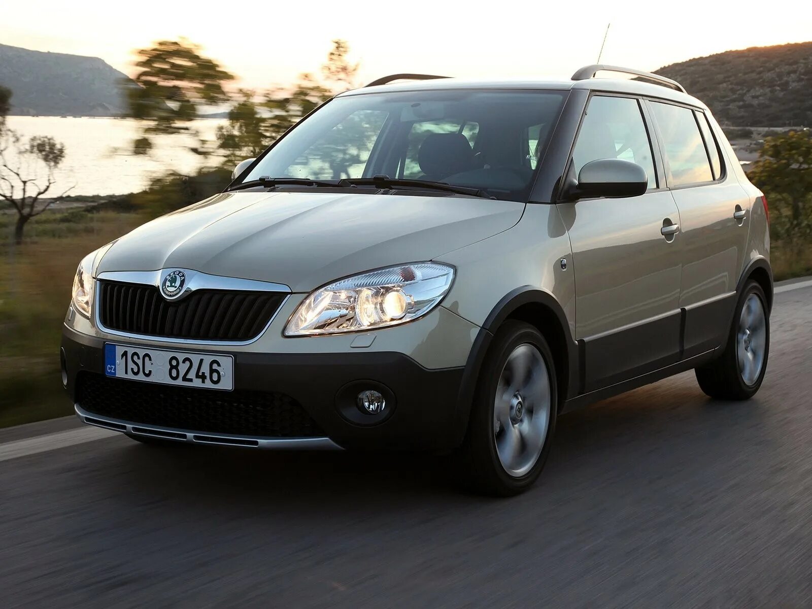 Fabia scout. Шкода фабия комби скаут. Fabia scout. Фабия 2 универсал рестайлинг. Skoda fabia combi 2009.