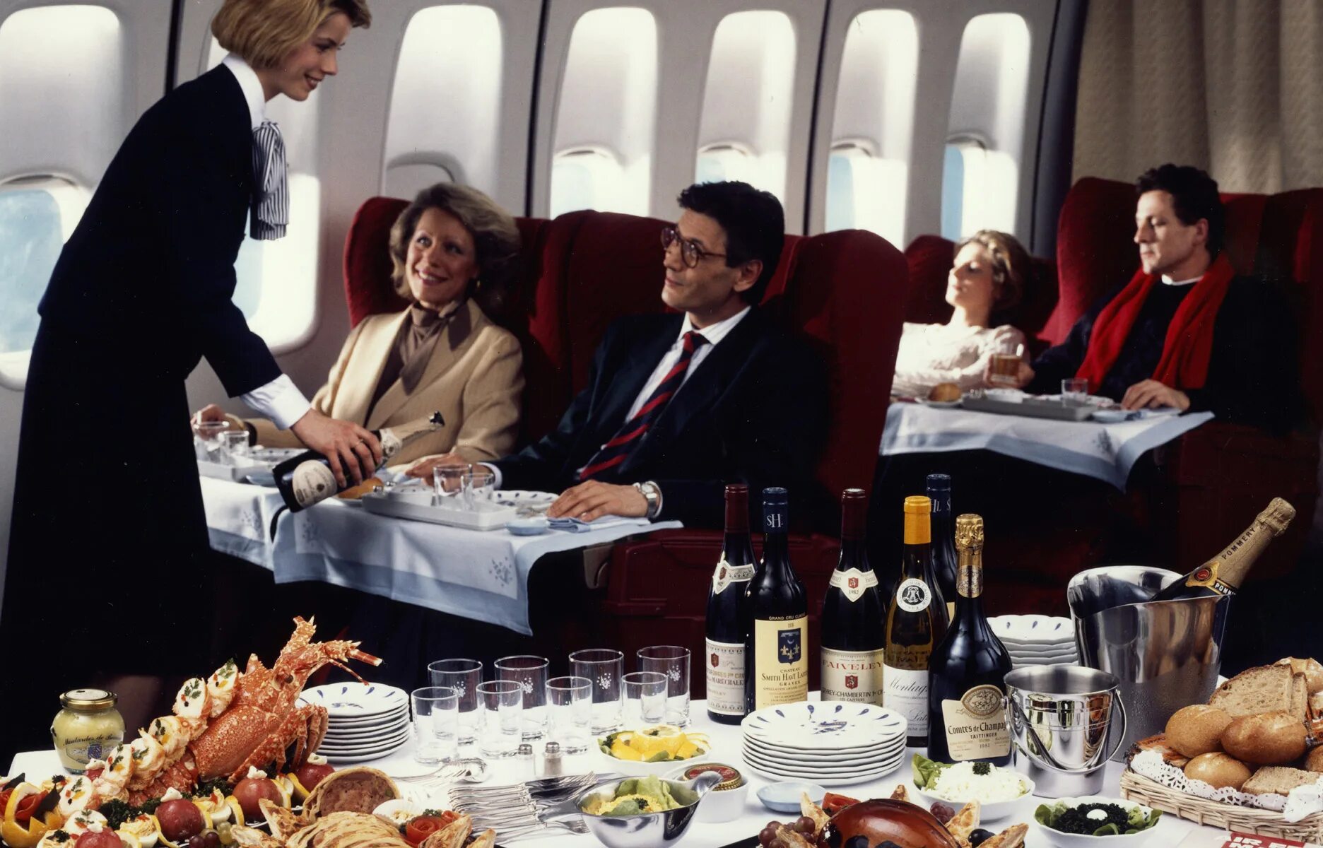 Как летали самолетами раньше. Air France 1 класс. Обед в самолете. Еда в самолете. Обед в самолете раньше.