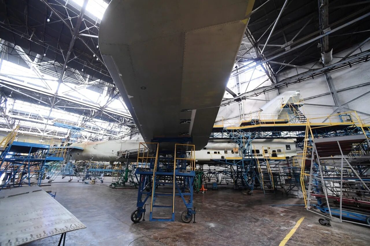 завод 124. ан-124 мрия. морозовский химический завод заброшенный. ил 76 авиастар. ан-225 мрия фюзеляж.