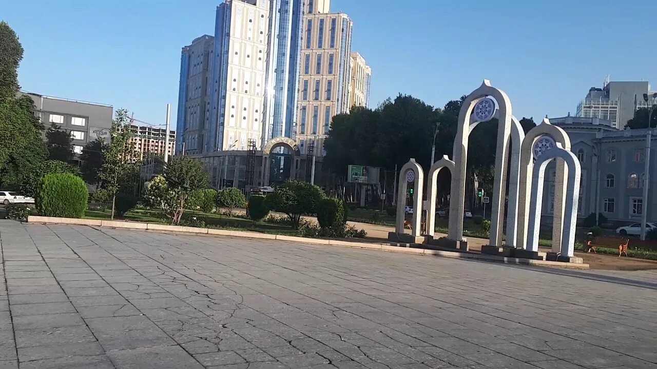 Садбарг душанбе. Душанбе столица таджикистана 2025. душанбе улица рудаки 2025. город душанбе таджикистан 2025.