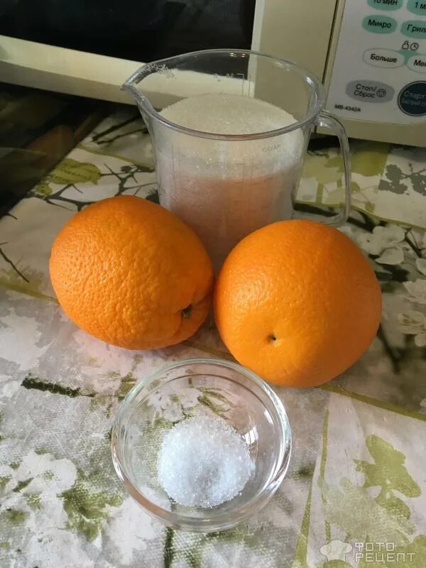 Как сделать апельсиновый сок в домашних условиях. Сок из апельсинов в домашних. Сок из апельсина в домашних. Сок с апельсинов в домашних. Сок домашний из апельсинов.