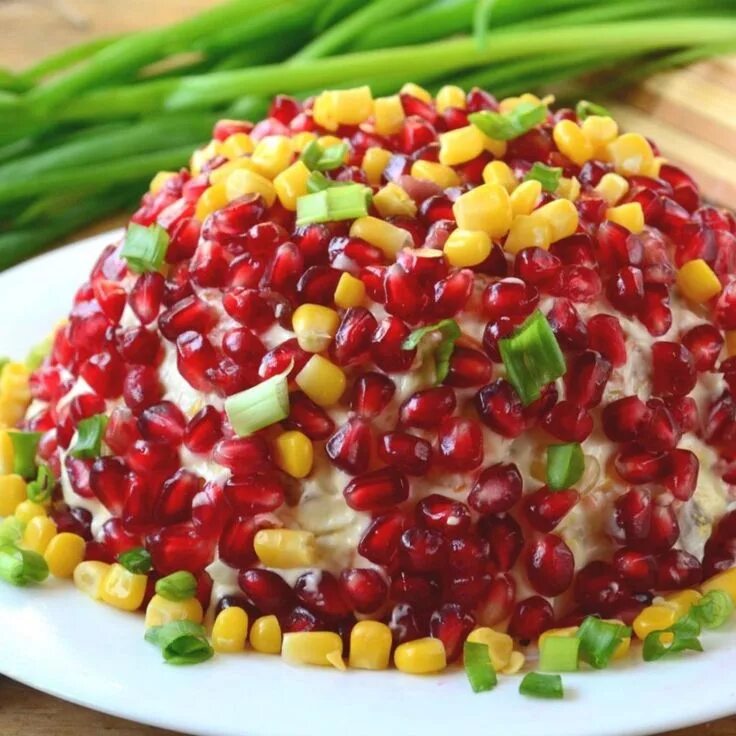 Салат с гранатом и укропом. Гранатовый браслет с копченой курицей без свеклы. Салат нежный с гранатом. Салат с гранатом яйцом. Салат с гранатом и курицей и грецкими орехами.