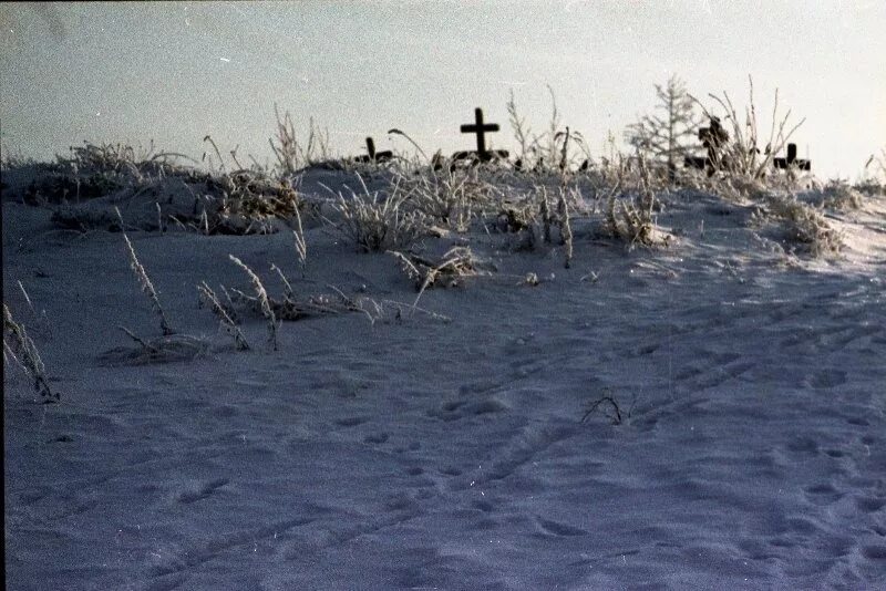 Снег 2 мая. Кладбище зимой. снег 2 мая 1984 свердловск. снегопад май 1984 свердловск. кладбище норильск.