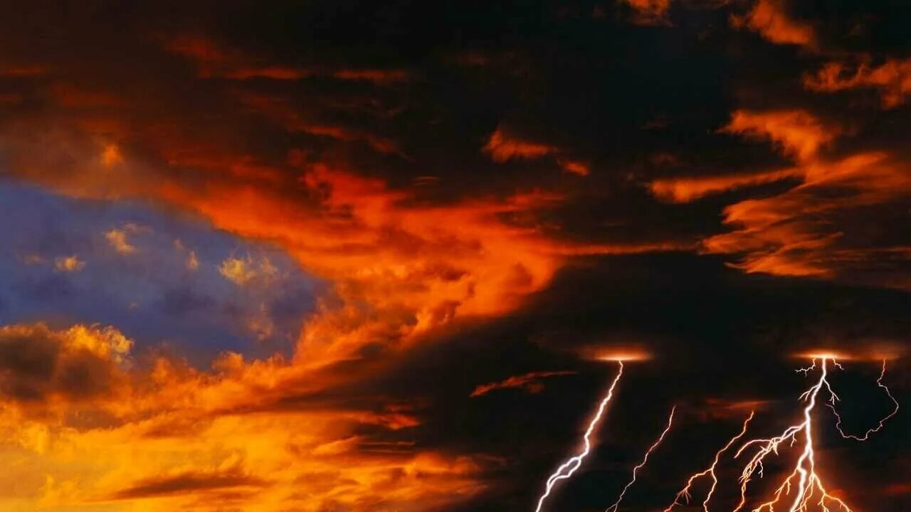 Телефон красная молния. Франциско Негрони гроза вулкан. Грозовые тучи с молнией. Молния на закате. Небо гроза.