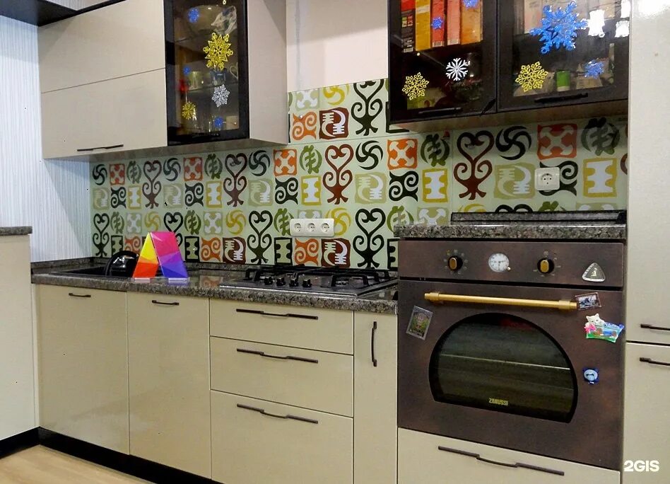 кухни стеклодом. глянцевые кухни в светлых тонах. офис стеклодом. стеклодом пермь кухни. кухни пермь.