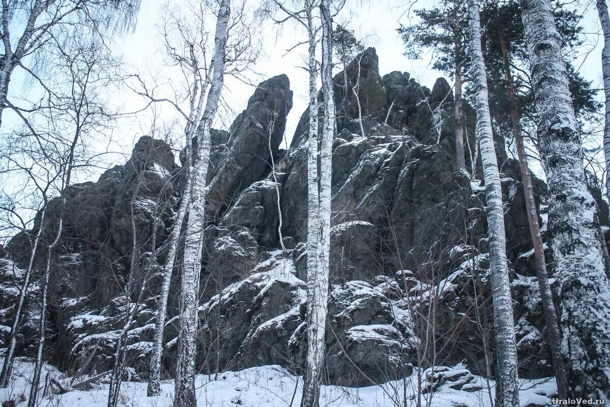 Белый камень Полевской. Барсучий камень Бажовские места. Белый камень Орджоникидзе. Скальные гребни.