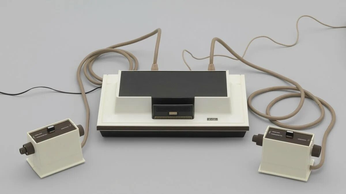 Самая первая консоль. Консоль magnavox odyssey 1972. Приставка для компьютера. Самая первая консоль. Приставка атари 2600 игры.