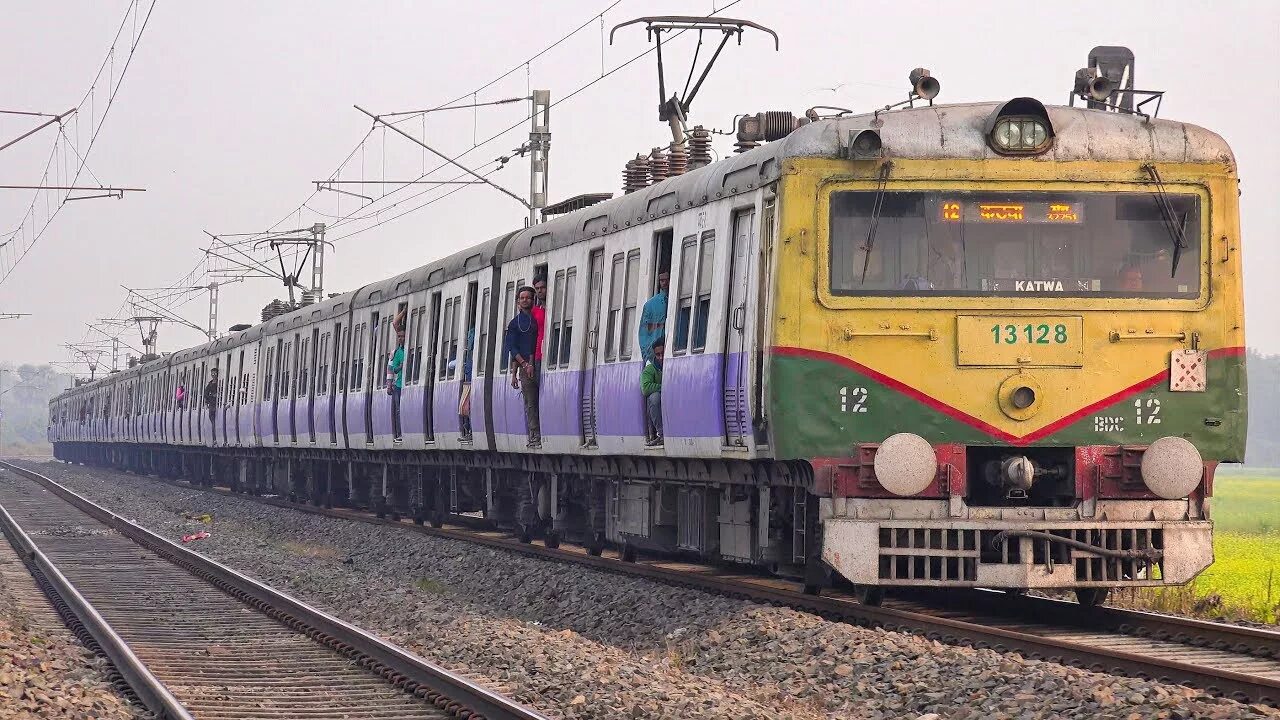 Return train. Train 18 indian railway. emu indian railways wcu-3. katwa junction. niger city train.