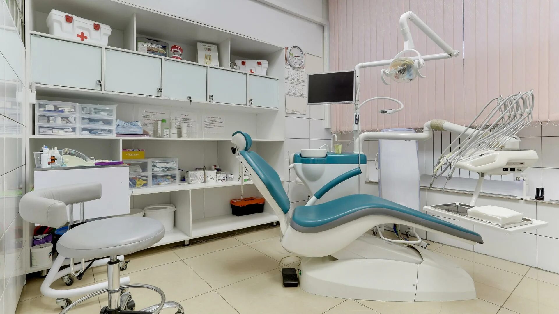 Стоматологическая поликлиника 62 в царицыно. Вагоностроителей 5 стоматологический центр. Царицыно стоматологический магазин. Стоматологическая царицыно отзывы. Zahnarztpraxis.