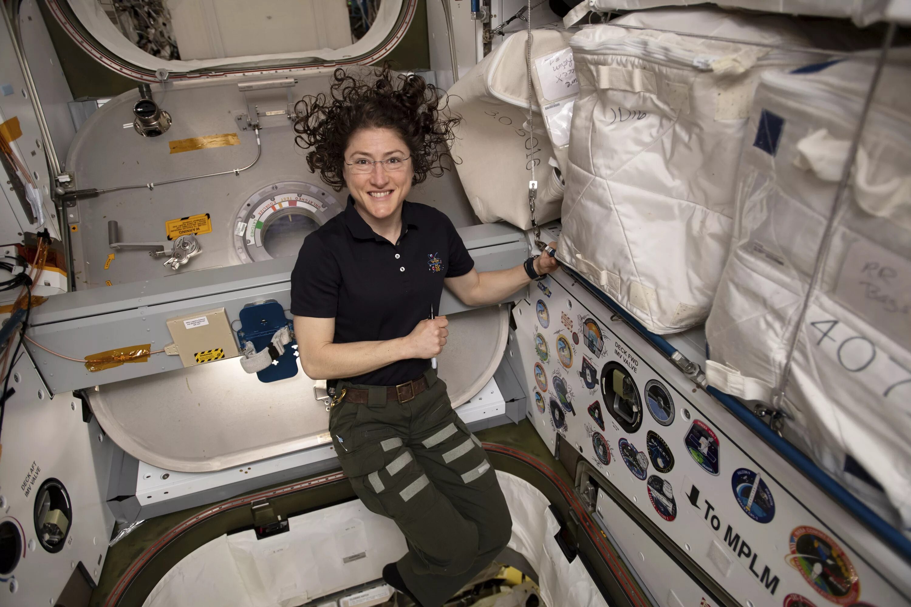 Космонавт НАСА. Женщины космонавты на МКС.