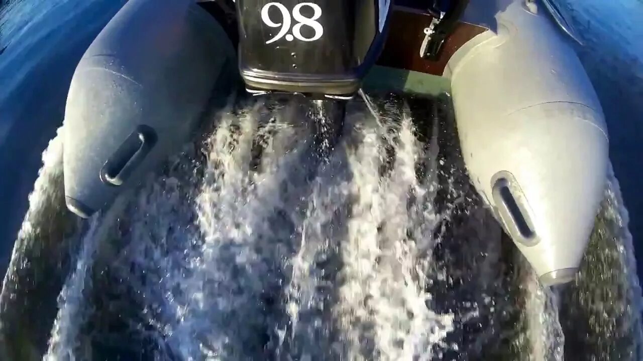 Брызги от мотора. Лодка ракета 380. брызги от лодки. брызги от лодки в мотор. брызги от мотора на глиссере.