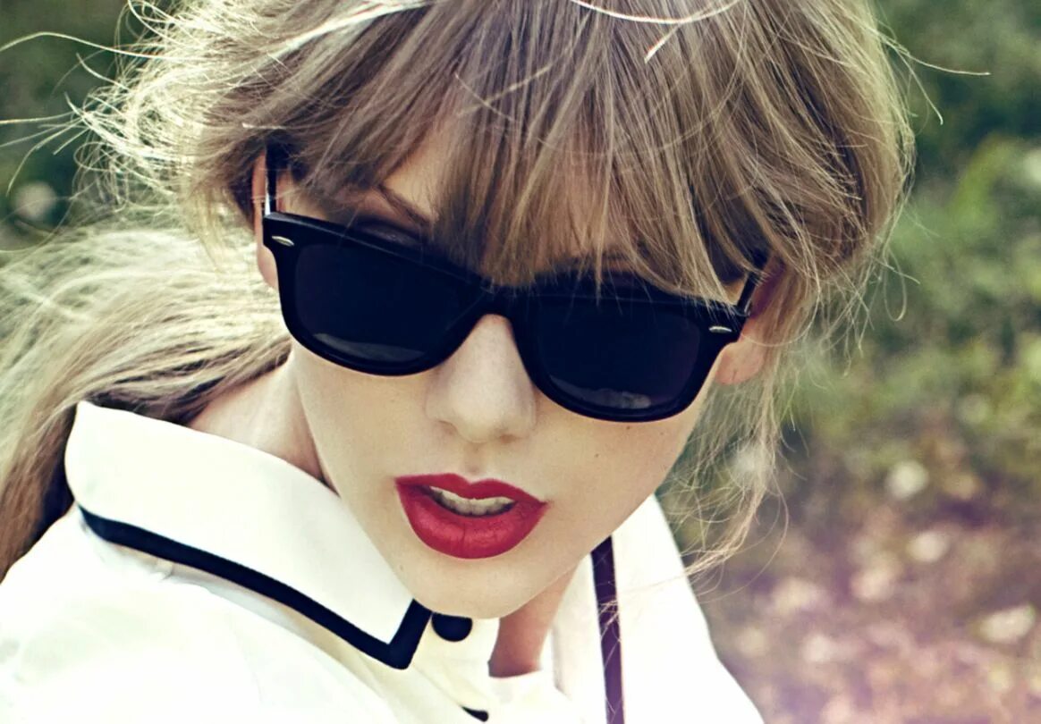 Taylor swift red. Тейлор свифт. swift taylor &quot;red&quot;. 1989 taylor swift очки. taylor swift red album.