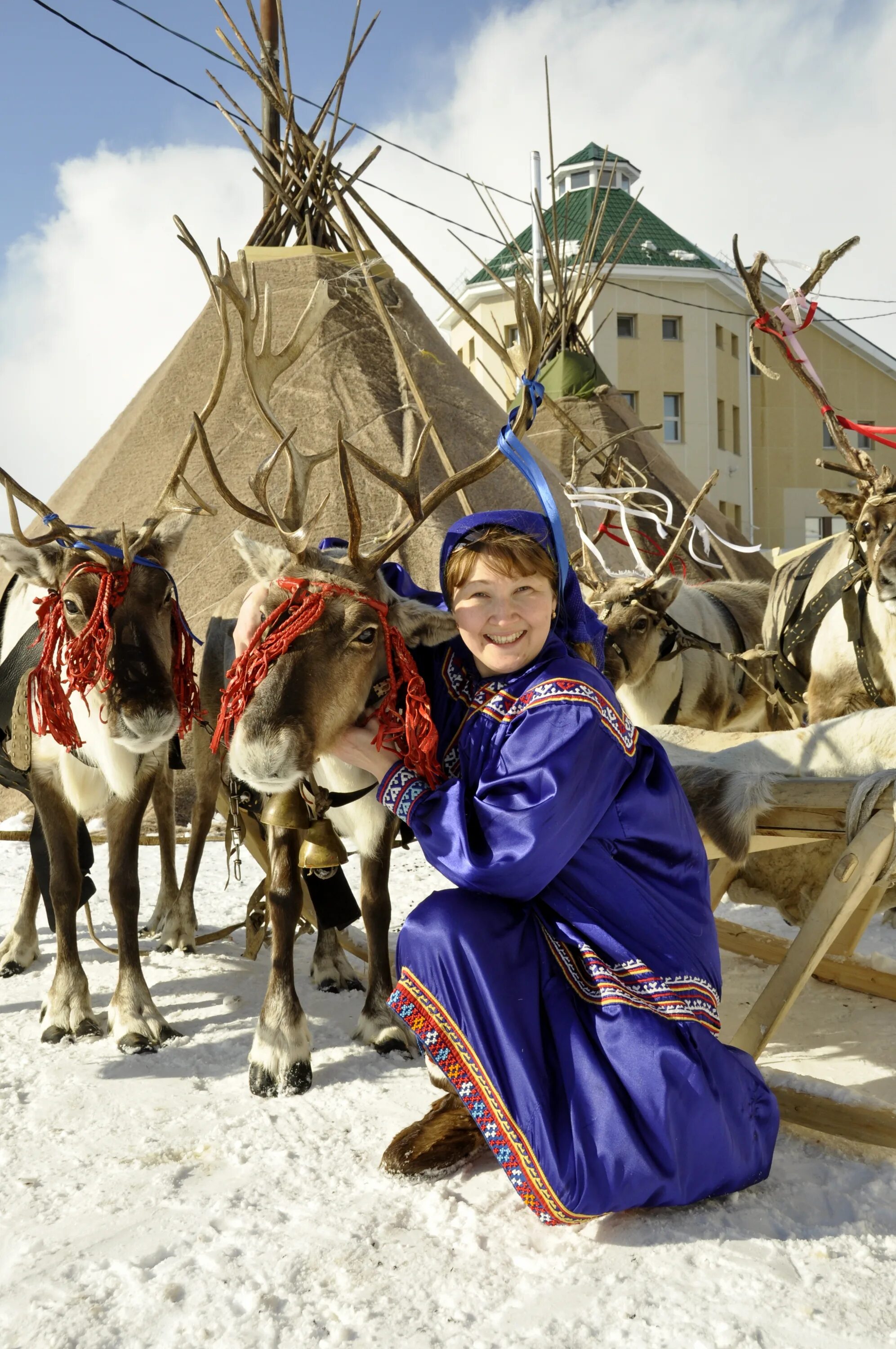 Основные занятия хантов. Ханты и манси. Ханты манси народ. Коренные народы ХМАО манси. Ханты манси люди.