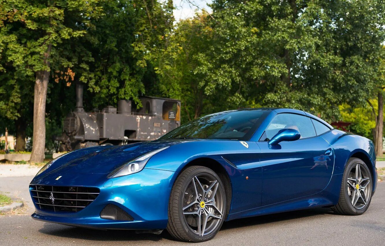 Включи синий машина. Ferrari California. Феррари голубая. Феррари синяя. Машина Феррари голубая.
