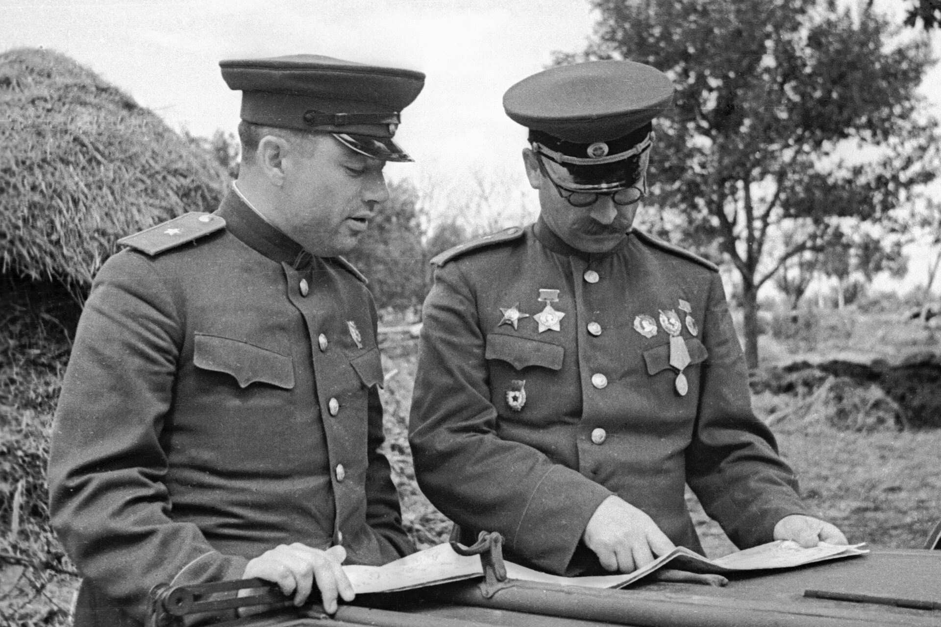Командир в течение нескольких. Генерал-лейтенант п.а. Ротмистров.