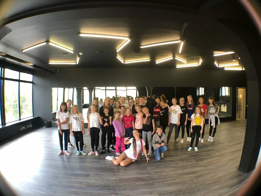 Школа танцев. Танцевальная студия. Школа будь собой в лобне. Школа будь собой в лобне. Будь собой лобня спа.