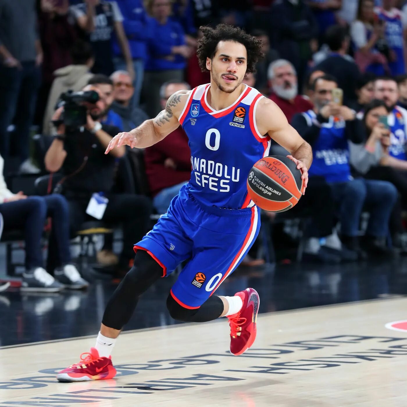 Ларкин лов. Shane Larkin. Ларкин баскетбол Эфес. Дилан Ларкин 2022. Шейн Ларкин американский баскетболист.