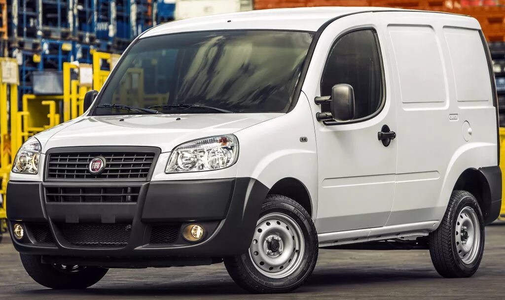 Легковые коммерческие автомобили. Renault group автомобили renault. Форд транзит коммерческий транспорт. Мини фургоны пежо эксперт. Форд транзит 7.