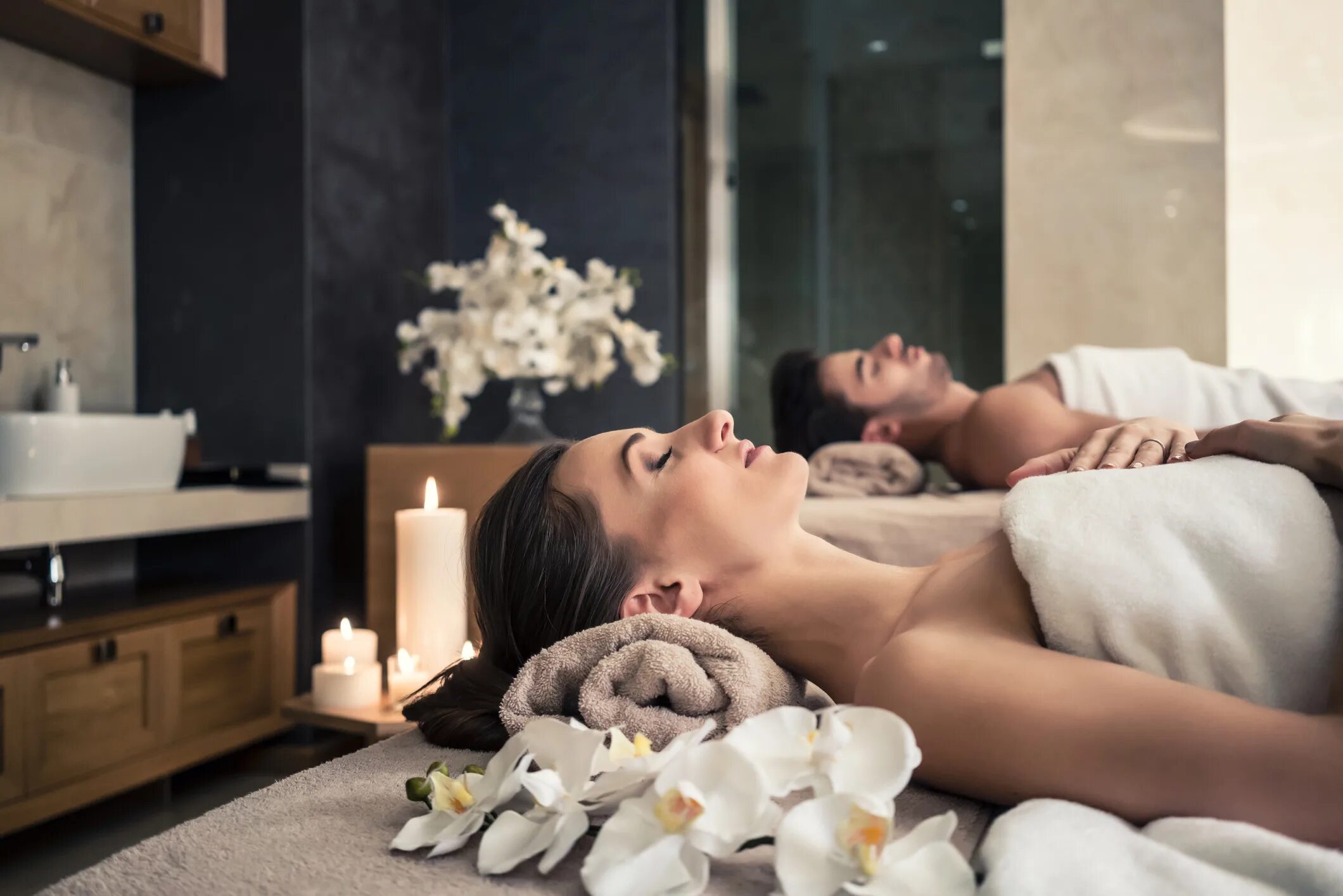 Couple massage. Спа для двоих. Спа день для двоих. Спа для молодоженов. Совместный поход в спа.