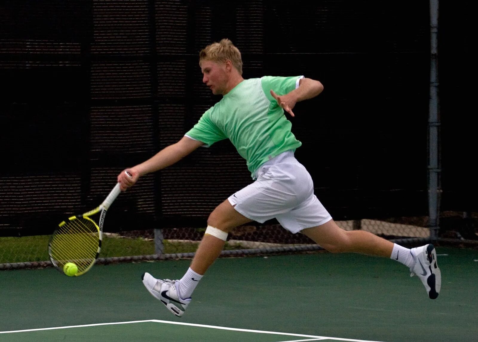 I play tennis. Стефан Эдберг теннисист. Якоб Шнайдер теннис. Максим Кравцов теннис. Шнайдер теннис фото.