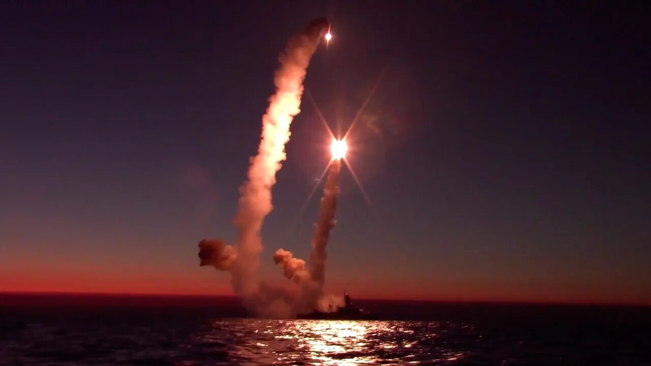 Видео ударов вс рф. Противокорабельного ракетного комплекса Harpoon. Калибр черное море ракеты. Высокоточные ракеты. Ракета с запуском.