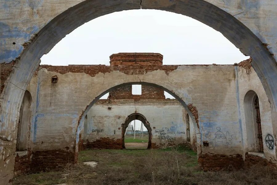 Село подгорное саратовская область романовский район. Храм в с. Подгорное энгельсского района саратовской области. Лощинный энгельсский район. Село подгорное саратовская область.