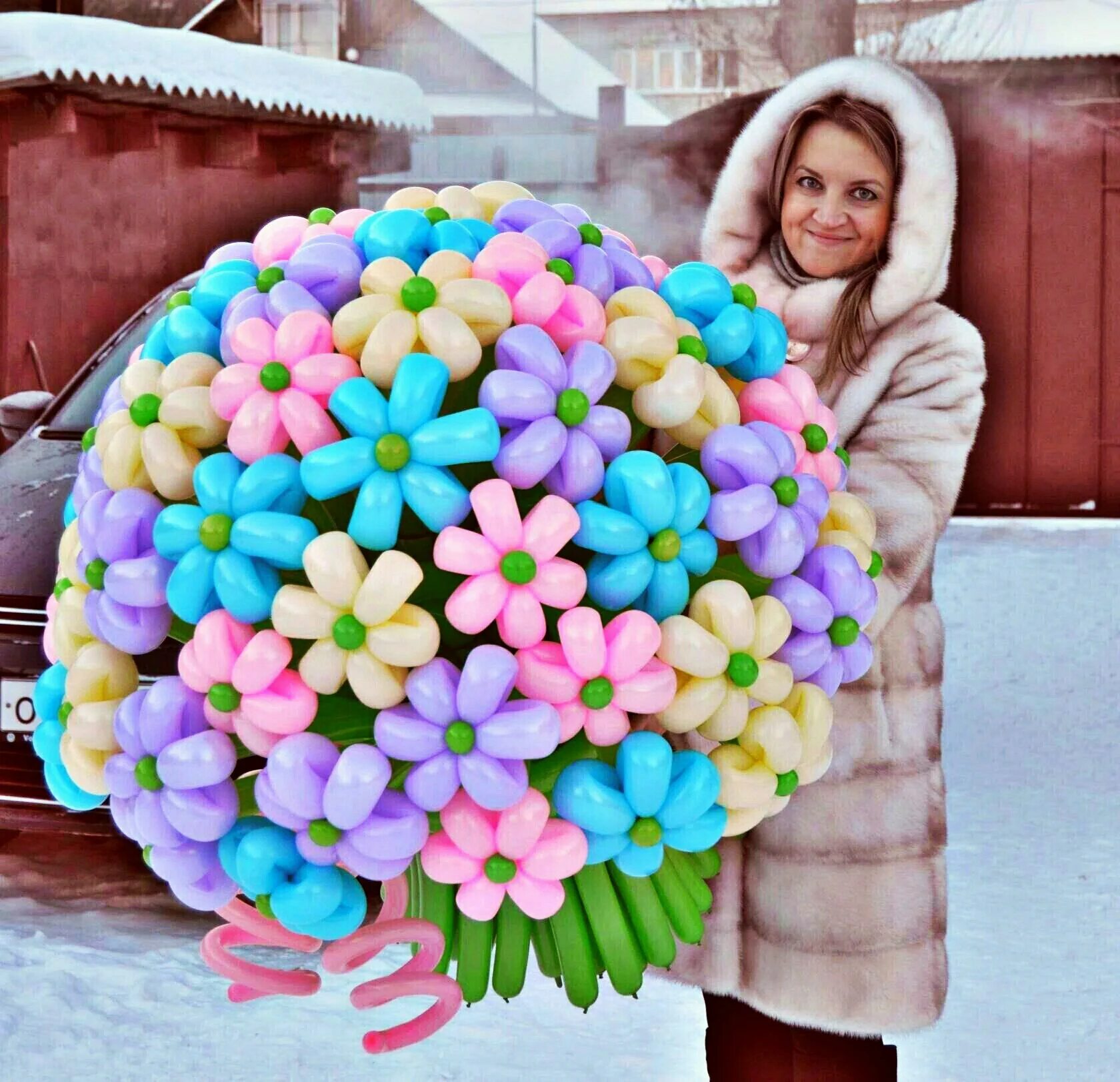 Большой шар с цветами. Букет из шаров. Огромный букет из шаров. Букет из воздушных шариков. Букет из надувных шаров.