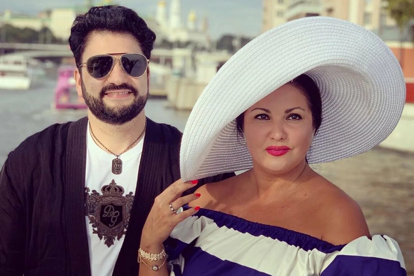 Анна нетребко фото. Сколько лет анне нетребко. Тьяго нетребко. Анна нетребко фото. Анна нетребко и юсиф эйвазов.