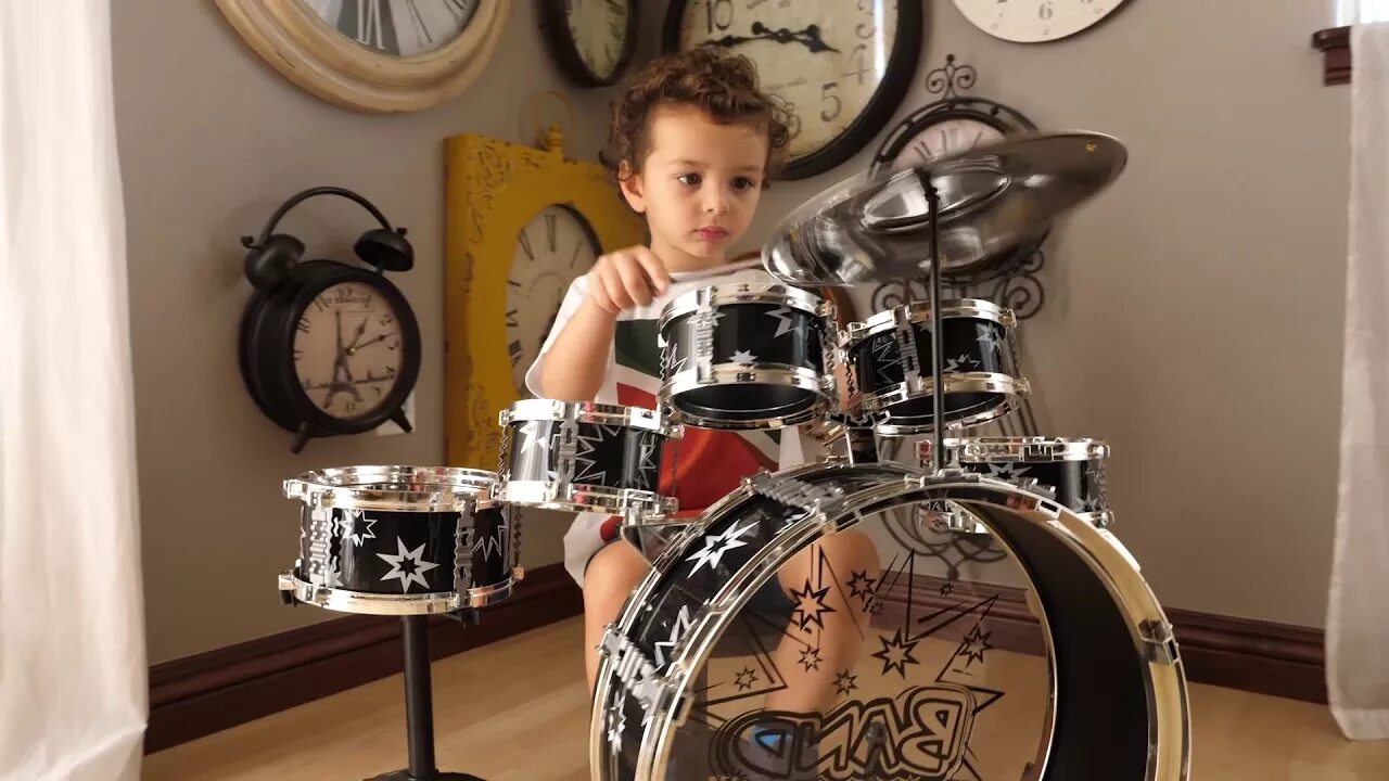 Low boys drum hat. Барабан для детей. Essentials drum kit. Drum kit little boy. Mapex deep forest.
