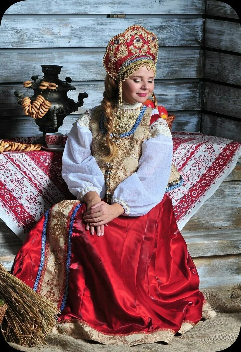 Красивые русские костюмы. Традиционный русский наряд. Русский народный костюм женский.