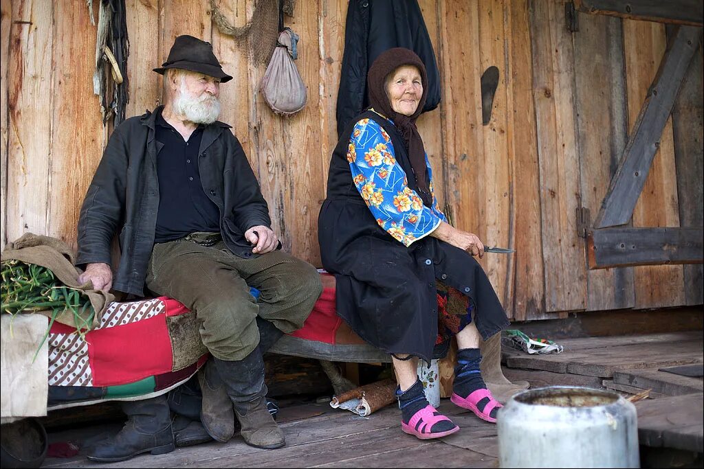 Посёлок Таежный староверы. Деревенские жители. Деревня староверов в Сибири. Жители русской деревни.