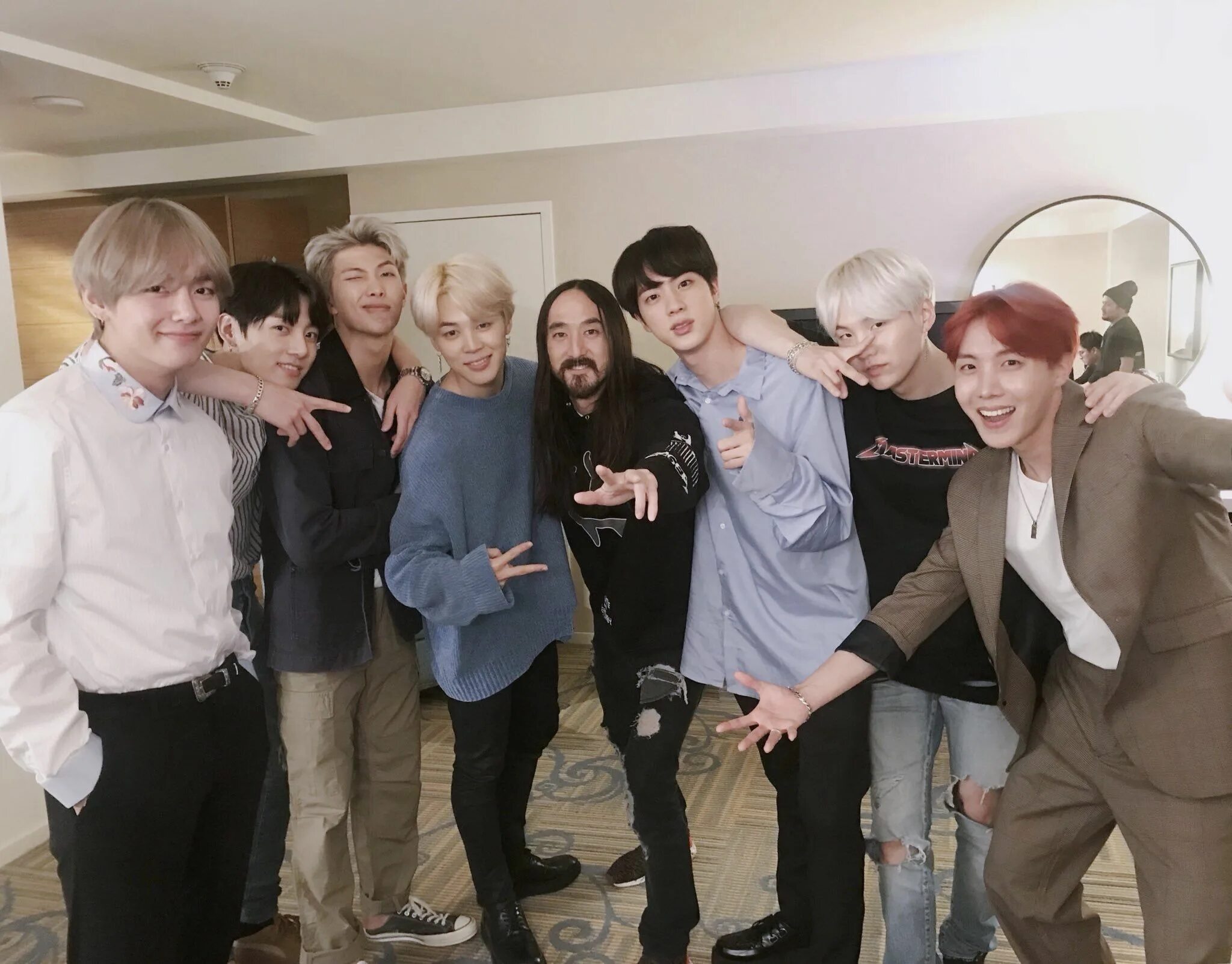 Стив аоки и бтс. Стив аоки и его жена. Bts aoki. Холзи и бтс. Bts steve aoki.