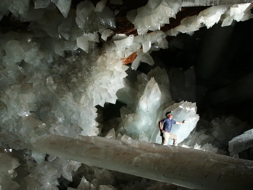 Кристалл шахты. Пещера Куэва де Лос Кристалес. Куэва-де-Лос-Кристалес (пещера кристаллов). Пещере кристаллов, Куэва-де-Лос-Кристаллы в Мексике.. Пещера кристаллов Найка в Мексике.