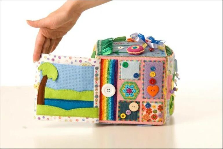 Работа развивающие игрушки. Работа развивающие игрушки. Кубик из фетра развивающий для детей. Бизиборд. Бизиборд бизидом.