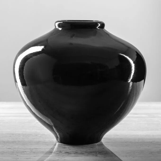 Глянцевая ваза. Черные вазы в интерьере. Ваза (черный). Ваза черная керамика.