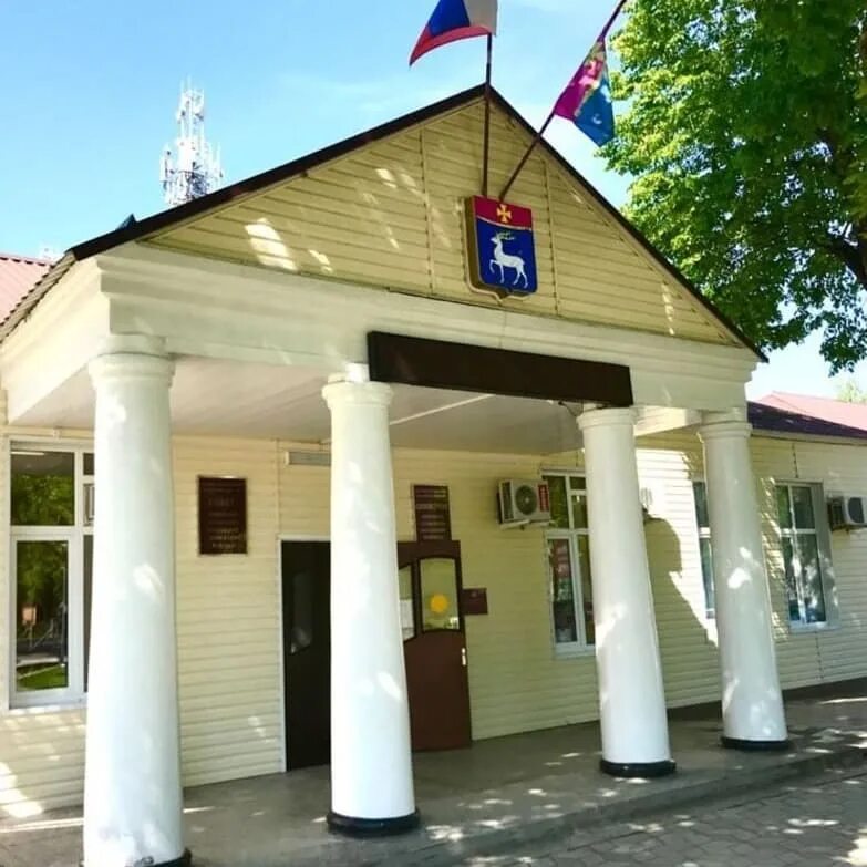 Станица Динская администрация. Администрация Динского сельского поселения. Здание администрации Динского района. Динской район