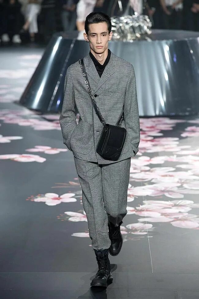 Prada Fall 2019 Menswear Photos Menswear, Mens accessories fashion, Prada spring