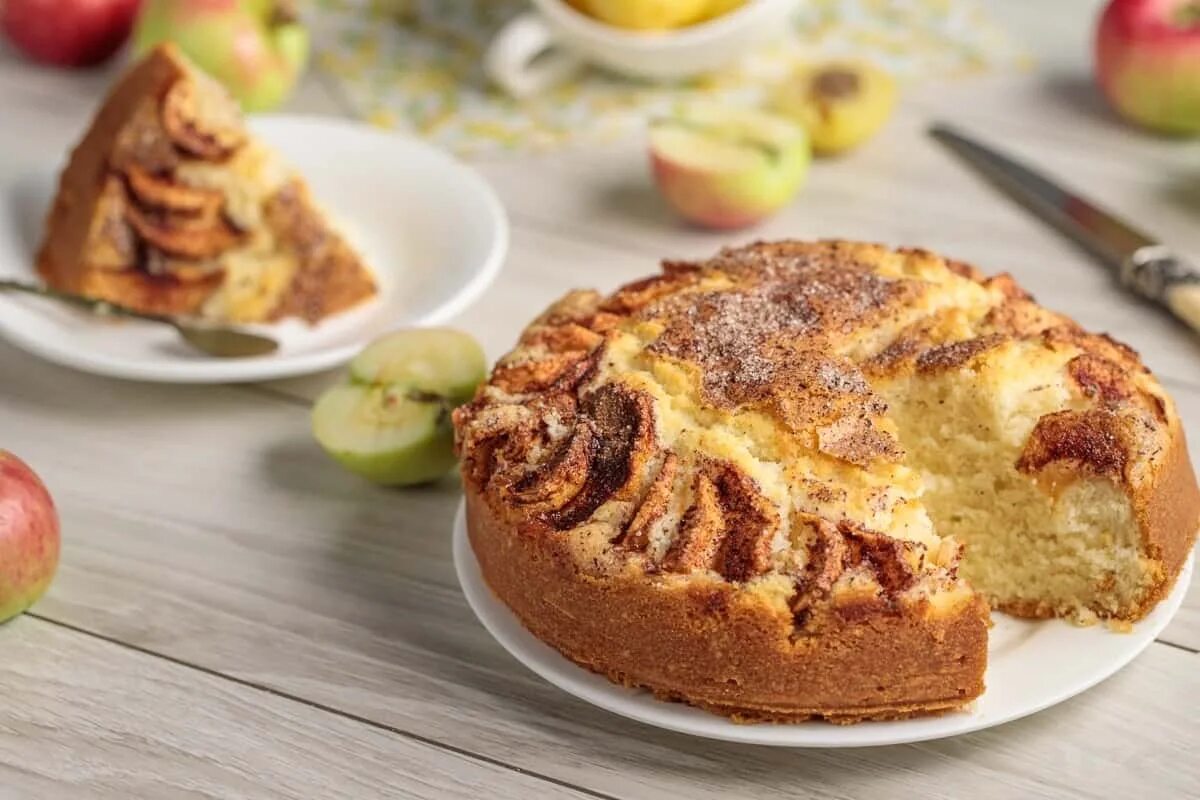Вкусный пирог. ОЛМАЛИ пироглар. Пирог с яблоками. Низкокалорийная выпечка с яблоками. Пирог с яблоками в духовке.