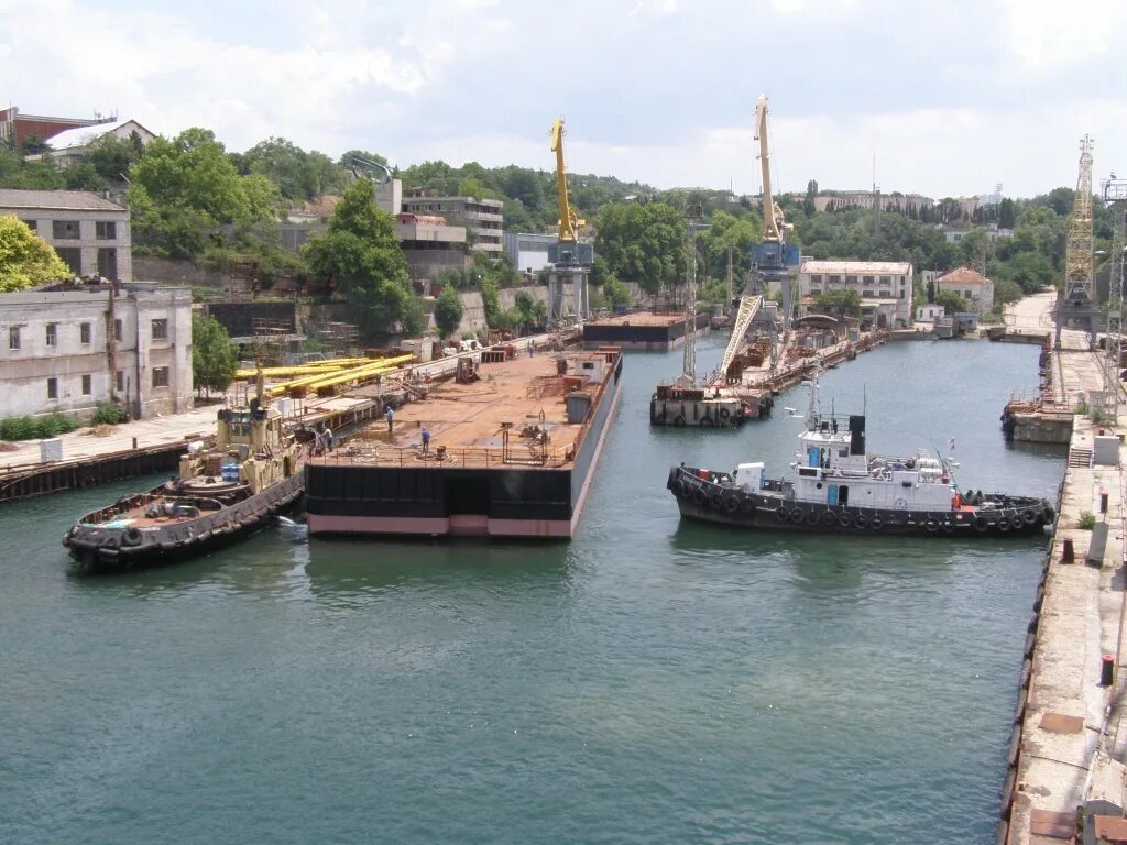 Судостроительный завод севастополь. Морской завод имени серго орджоникидзе. Севастопольский морской завод имени серго орджоникидзе. С. Акции севморзавод.