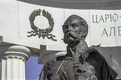 Чей памятник запомнился герою