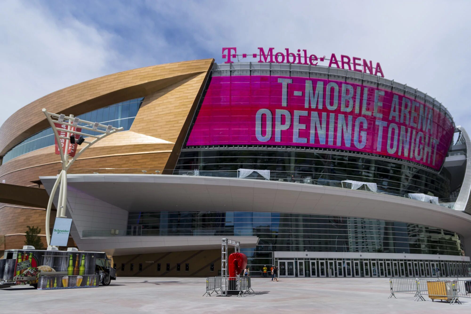 Т мобайл арена в лас вегасе вместимость. Лас вегас хоккейный стадион. Ти-мобайл арена. T-mobile arena в лас-вегасе. T mobile arena внутри.