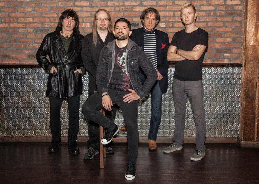 Rainbow рок групп. Ronnie romero rainbow. ritchie blackmore&#039;s rainbow. ritchie blackmore’s rainbow rainbow. rainbow rock band.
