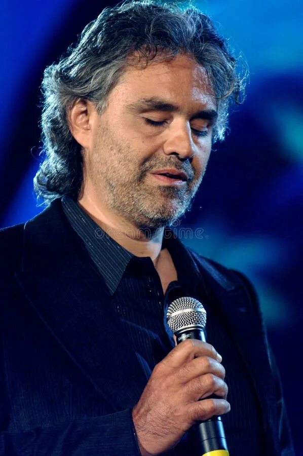 Андреа Бочелли. Певец Andrea Bocelli. Андреа Бочелли фото. Итальянский тенор Андреа Бочелли фото.