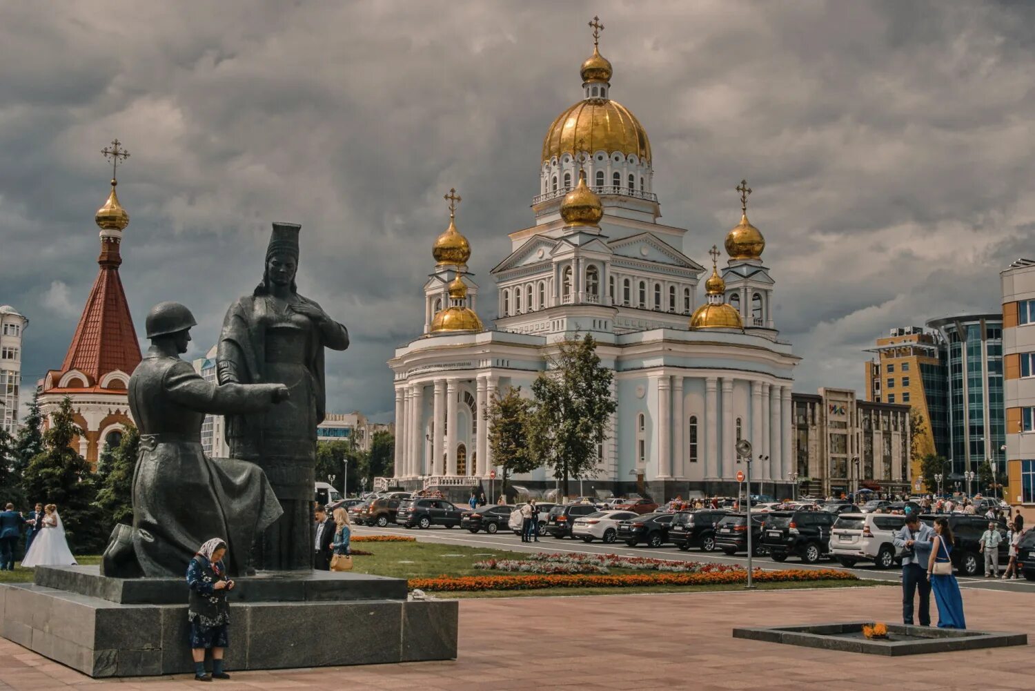 Фотографии достопримечательности города. Саранск достопримечательности. Достопримечательности Саранска памятники. Смотровая площадка собора в Саранске. Памятники в Саранске собор.