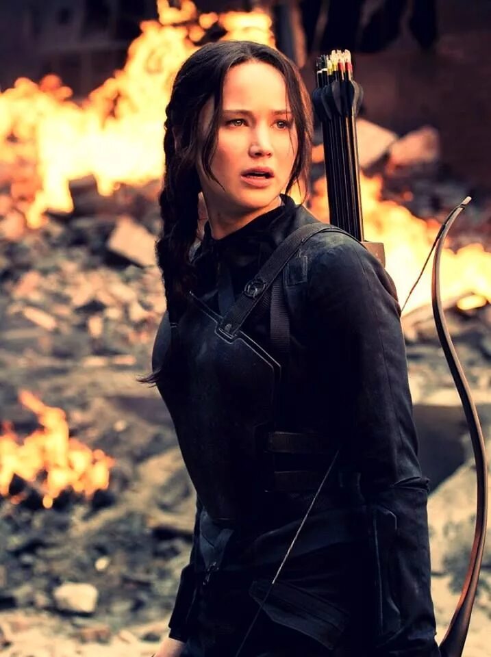 Китнисс эвердин сойка пересмешница. Сойка пересмешница китнисс. Китнисс эвердин голодные игры и вспыхнет пламя. Сойка пересмешница китнисс. Девушку сойкой зовут.