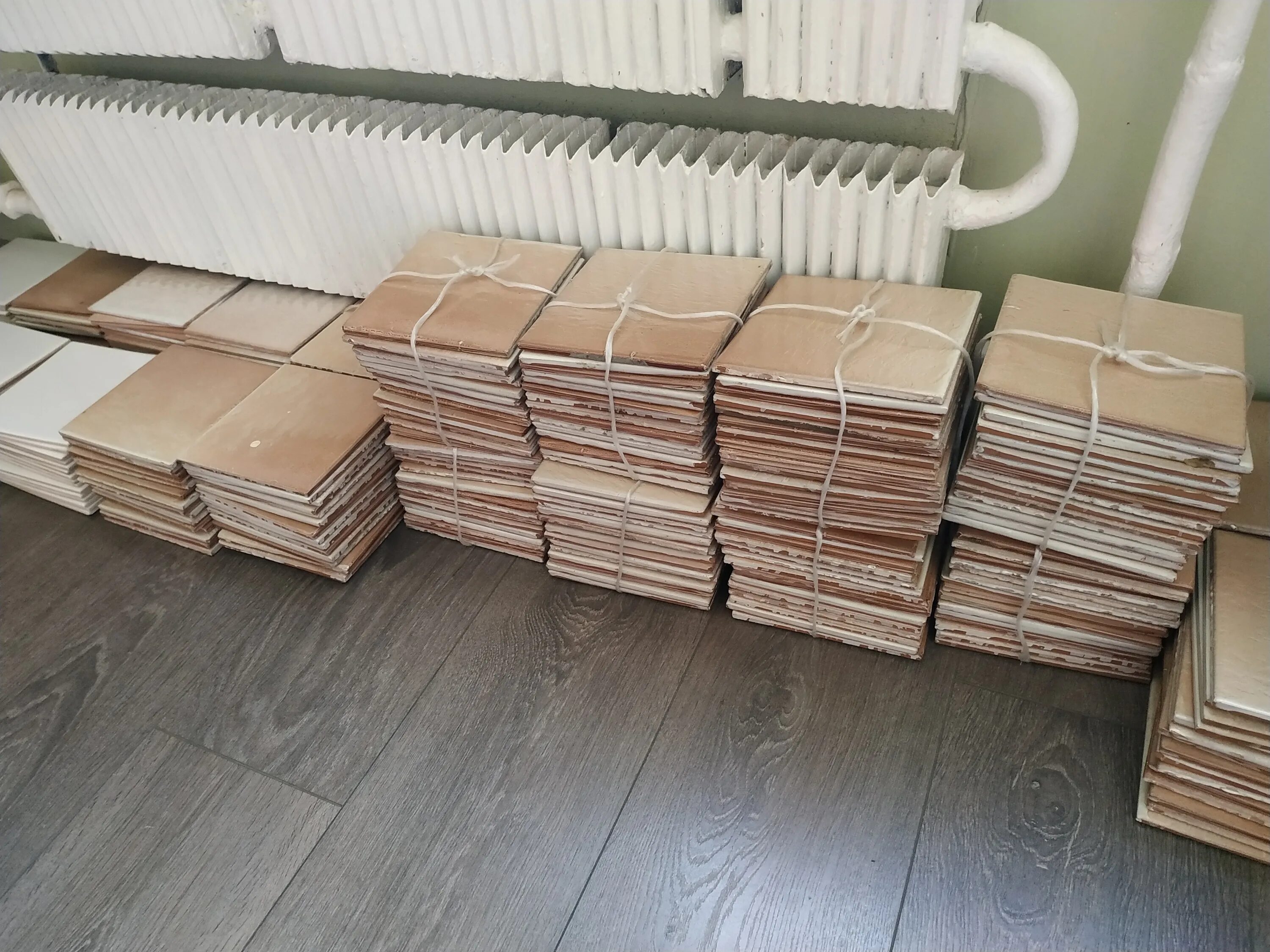 Продать кафель. Продать кафель. Крупные магазины керамической плитки в москве. Стенды для плитки и экспозиторы. Стенды для плитки и экспозиторы.