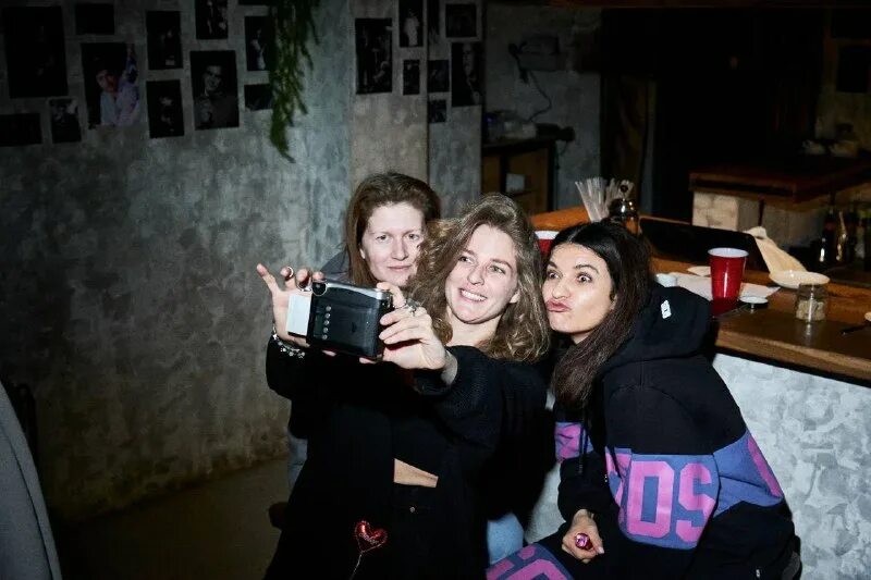 Лиза варвара аранова саратов. Аранова и ее девушка. Варвара аранова стендап. Варвара аранова. Лиза варвара аранова.